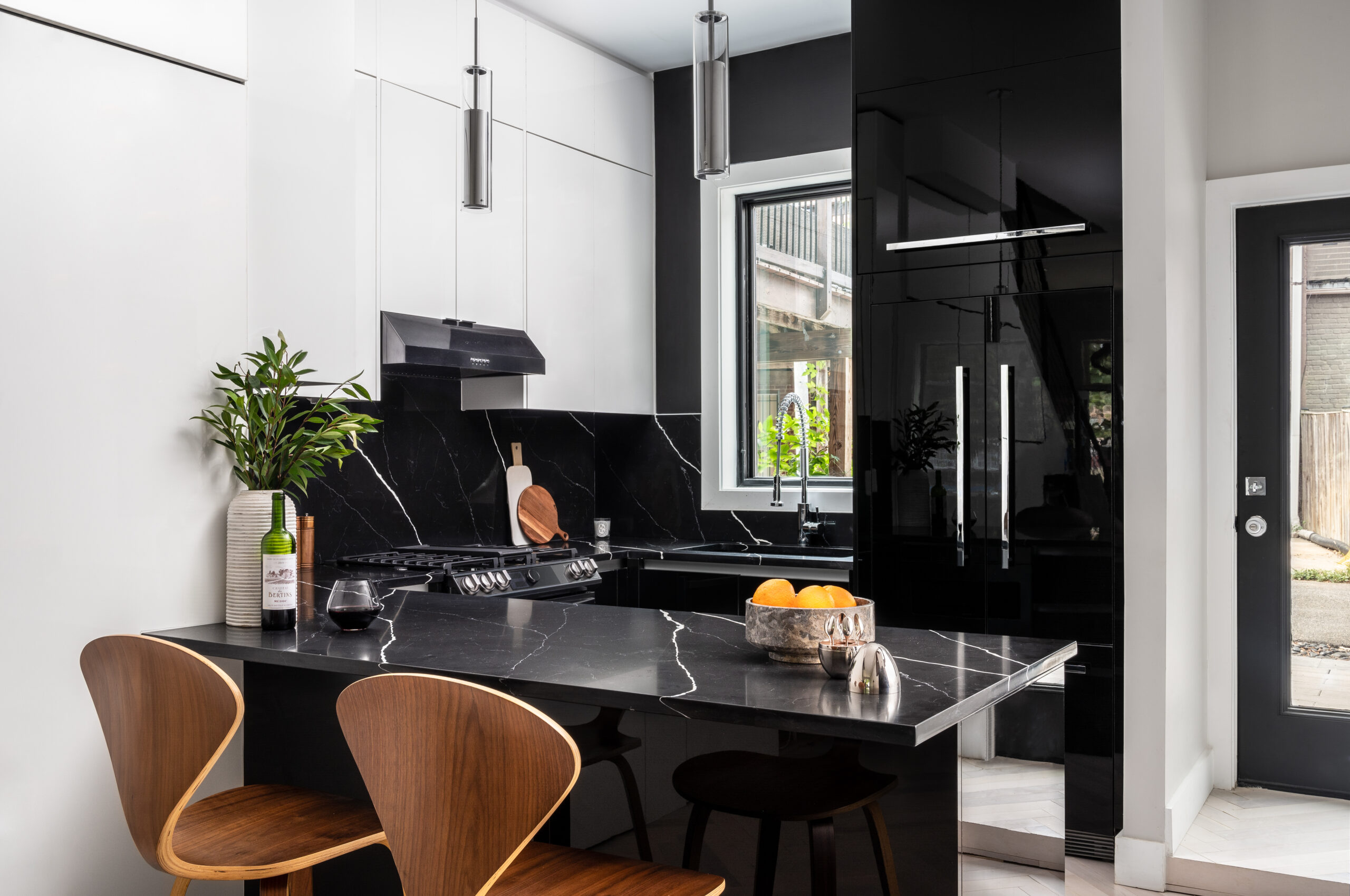 Washington DC, Black and White Kitchen Amelia Knox Design